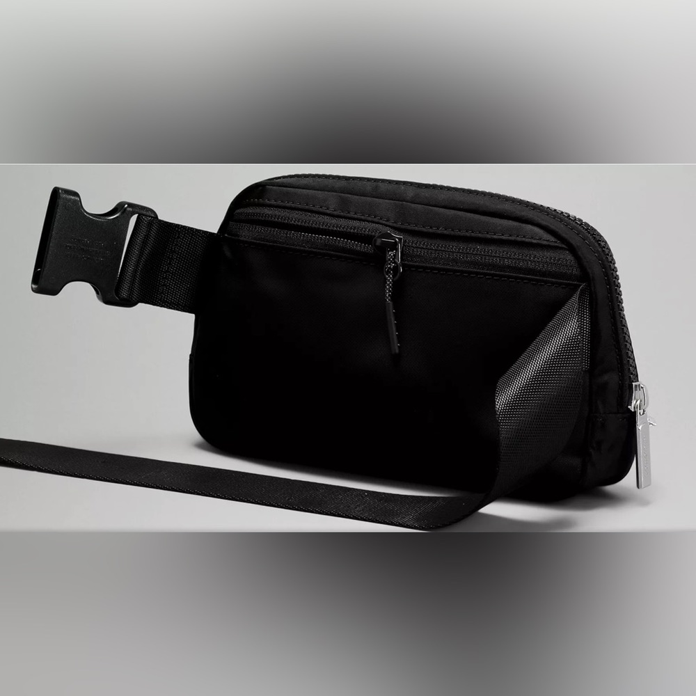 Lululemon Everywhere Belt Bag - Picture 5 of 6